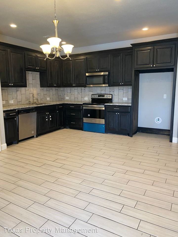 301 E Willingham St #C