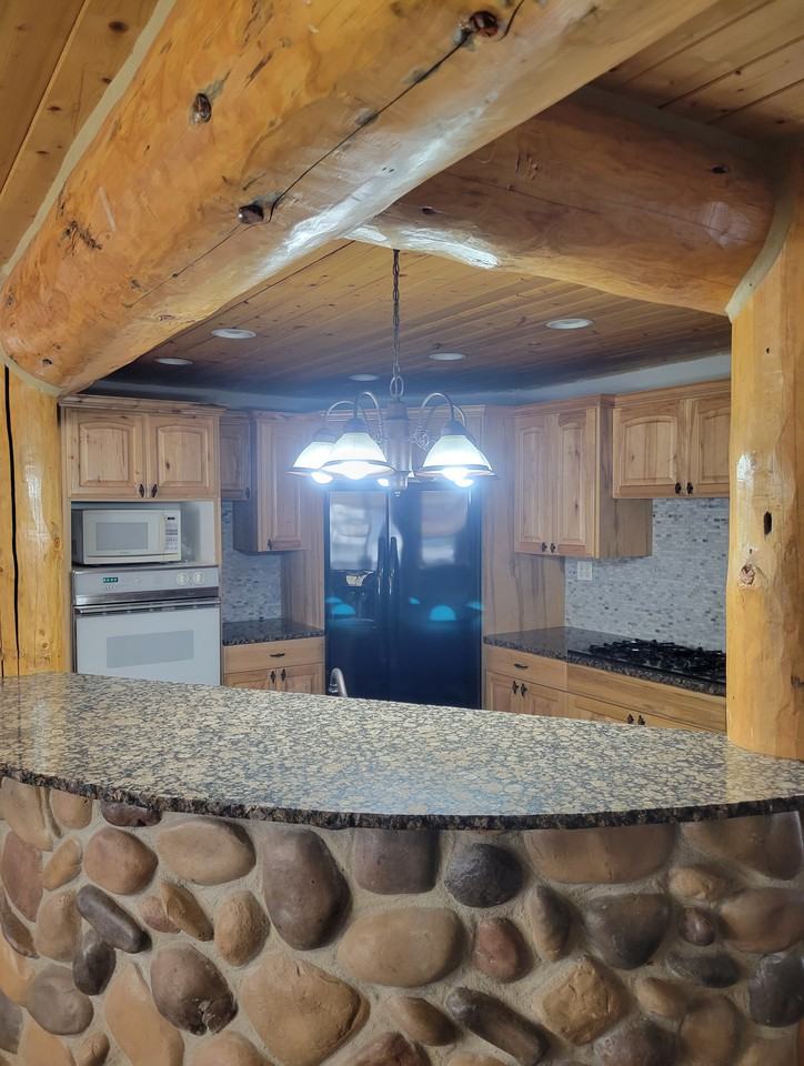 2826 Wn - Photo 2 of 12