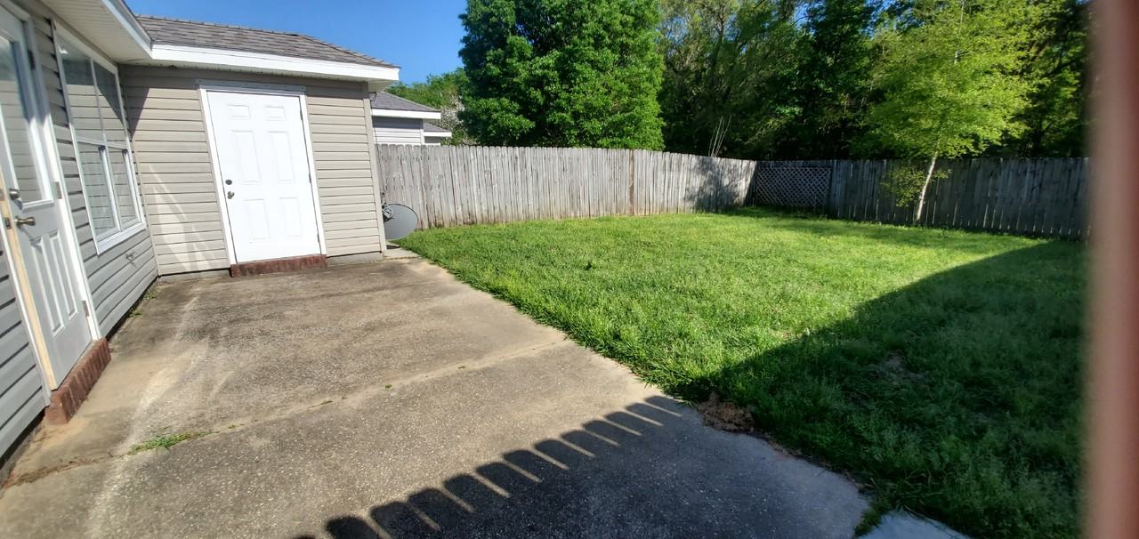 2520 Trailwood Dr - Photo 2 of 13