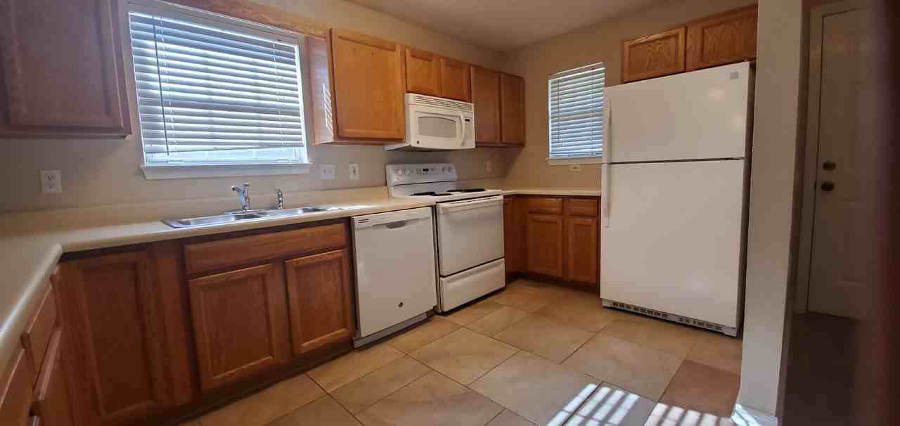 2520 Trailwood Dr - Photo 7 of 13