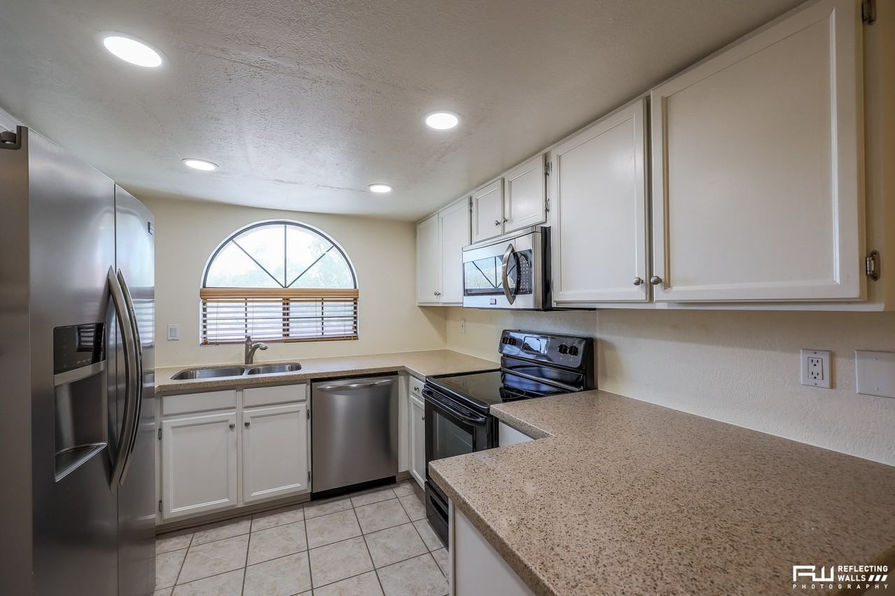 925 N College Ave #C210 - Photo 7 of 28