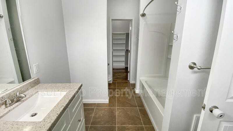 1006 Cedar St - Photo 3 of 12