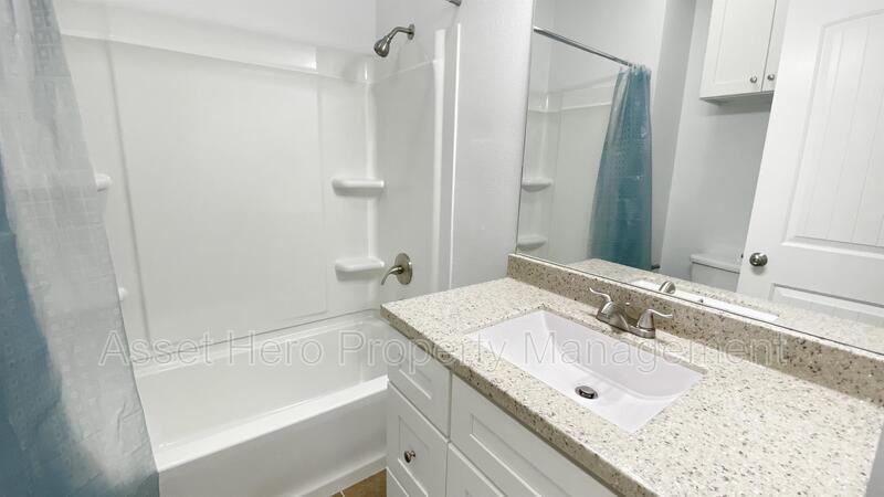 1006 Cedar St - Photo 4 of 12