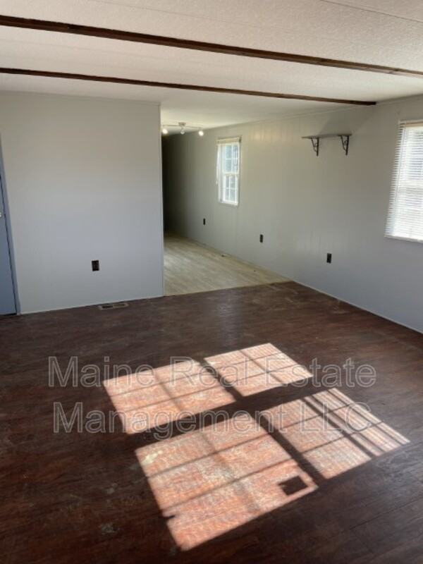 85 Taylor Rd - Photo 3 of 12