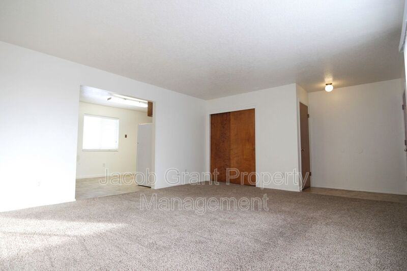 2134 Saint Clair Rd - Photo 4 of 10