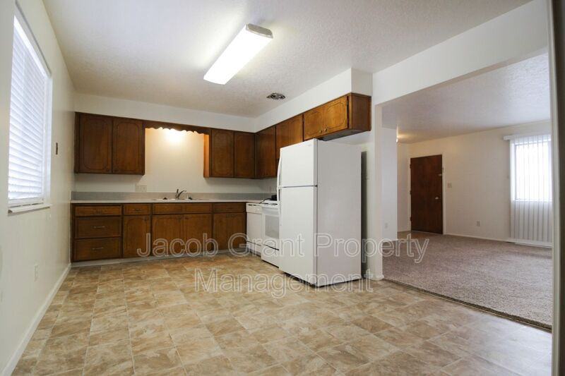 2134 Saint Clair Rd - Photo 5 of 10