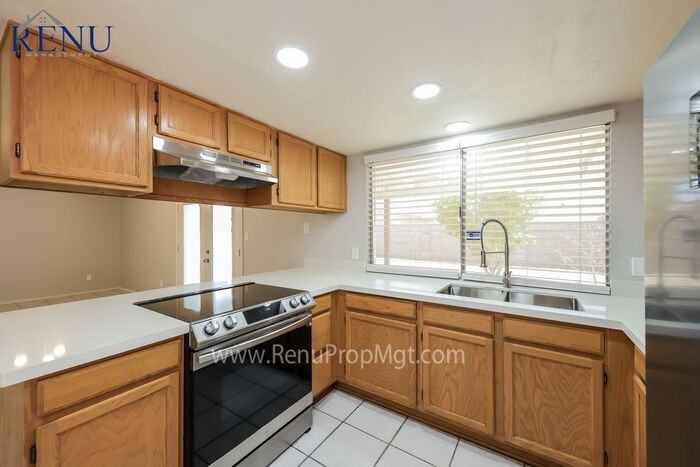 3243 N 77th Dr - Photo 3 of 17