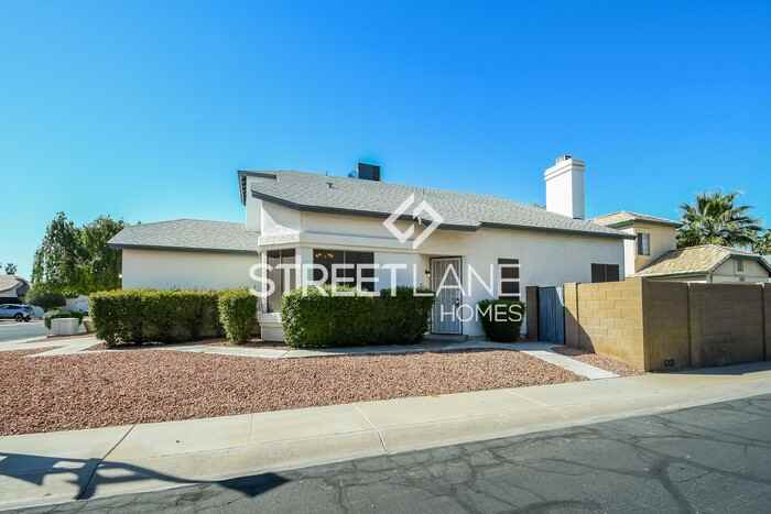 11036 N 59th Dr - Photo 2 of 15