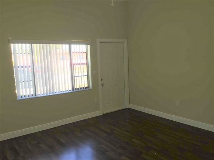 730 Nw 179th Ter - Photo 3 of 20