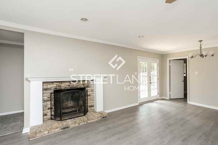 1418 Royal Dr - Photo 2 of 15