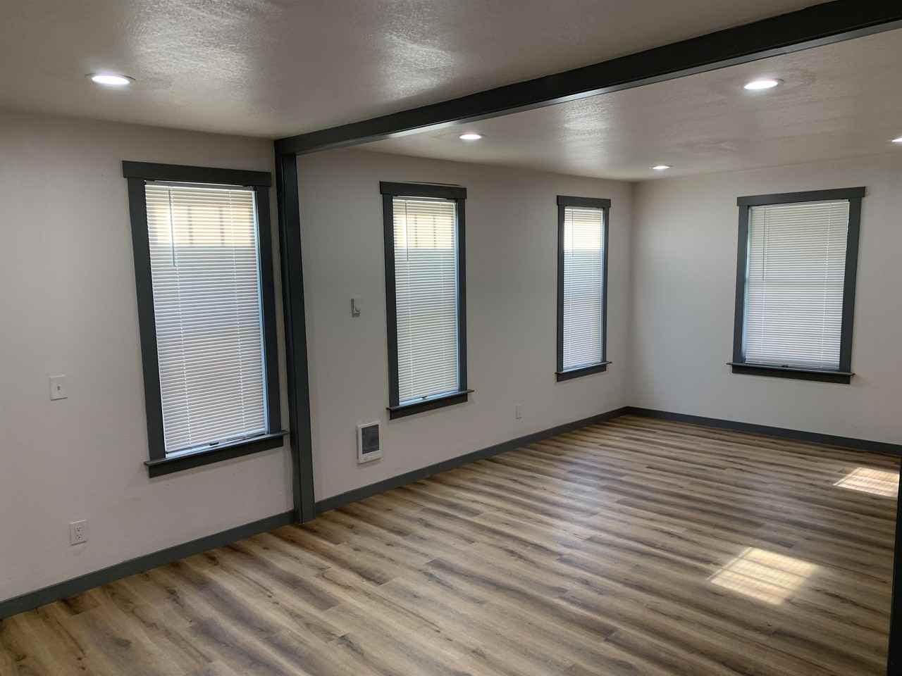 605 W 1st St - Photo 5 of 10