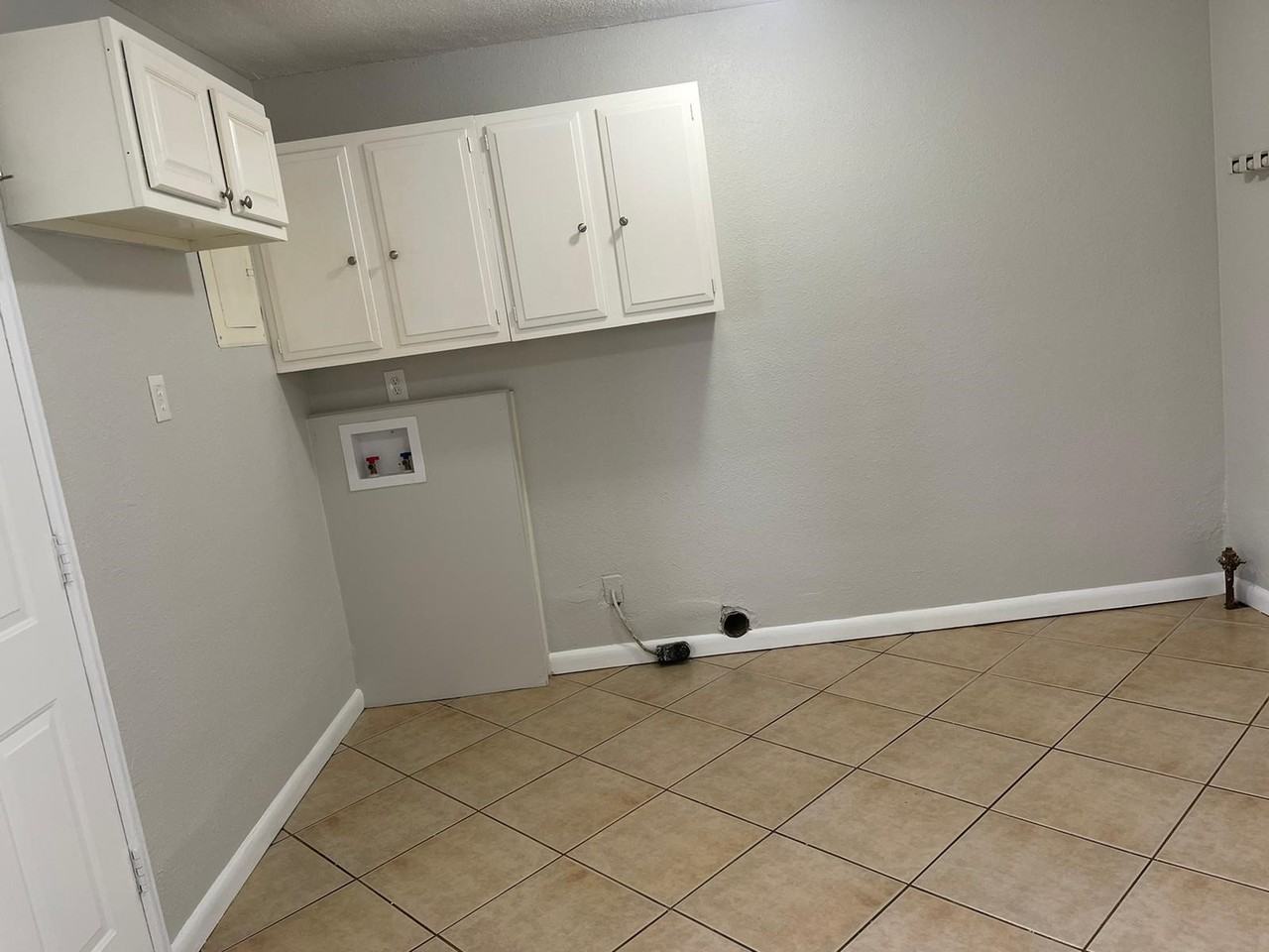 1008 Sharon Dr #1 - Photo 4 of 5