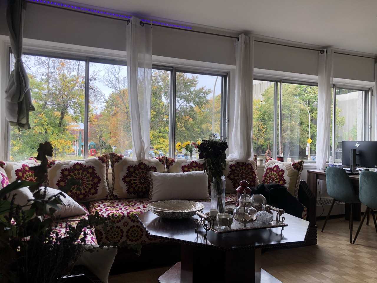 5160 Av Decelles - Photo 3 of 12