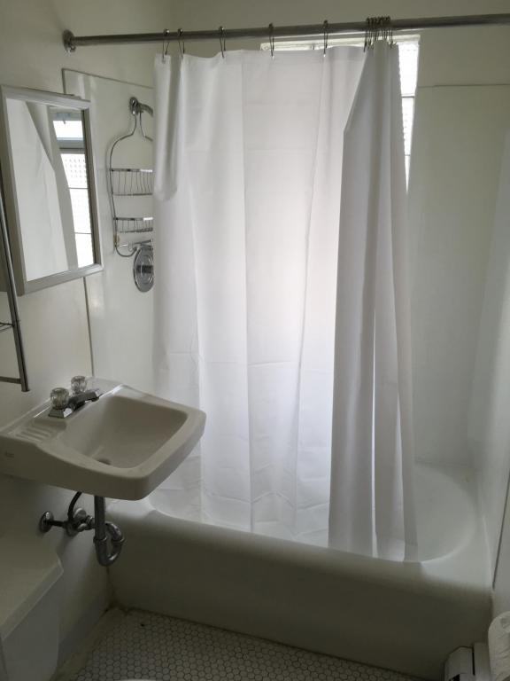 3304 N Newhall St - Photo 5 of 6