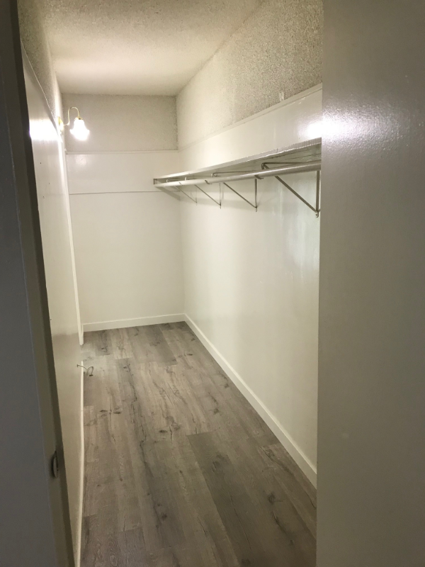 2185 E 21st St - Photo 4 of 8