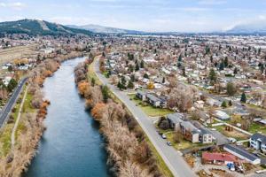 featured image of 2018 E South Riverton Ave