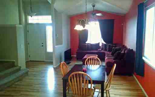 2208 Maple Hill Dr - Photo 3 of 7