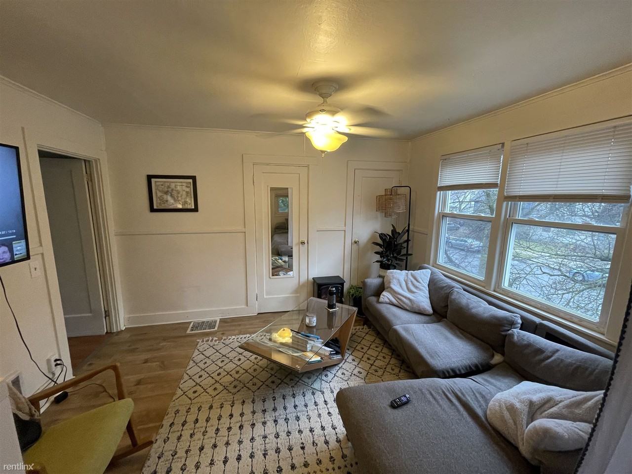 902 Woodlawn Ave - Photo 2 of 10