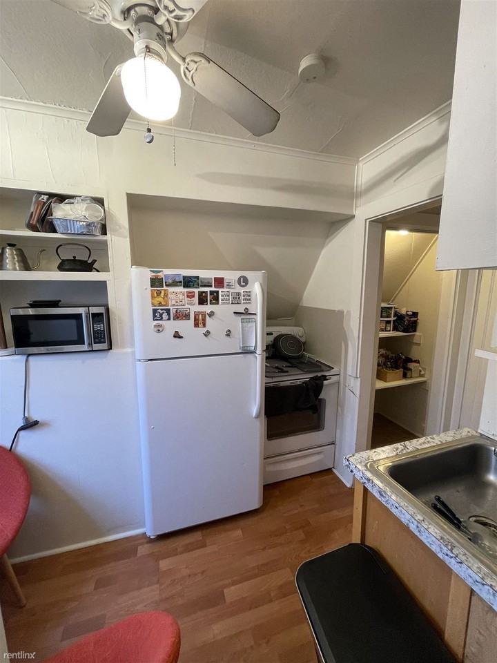902 Woodlawn Ave - Photo 3 of 10