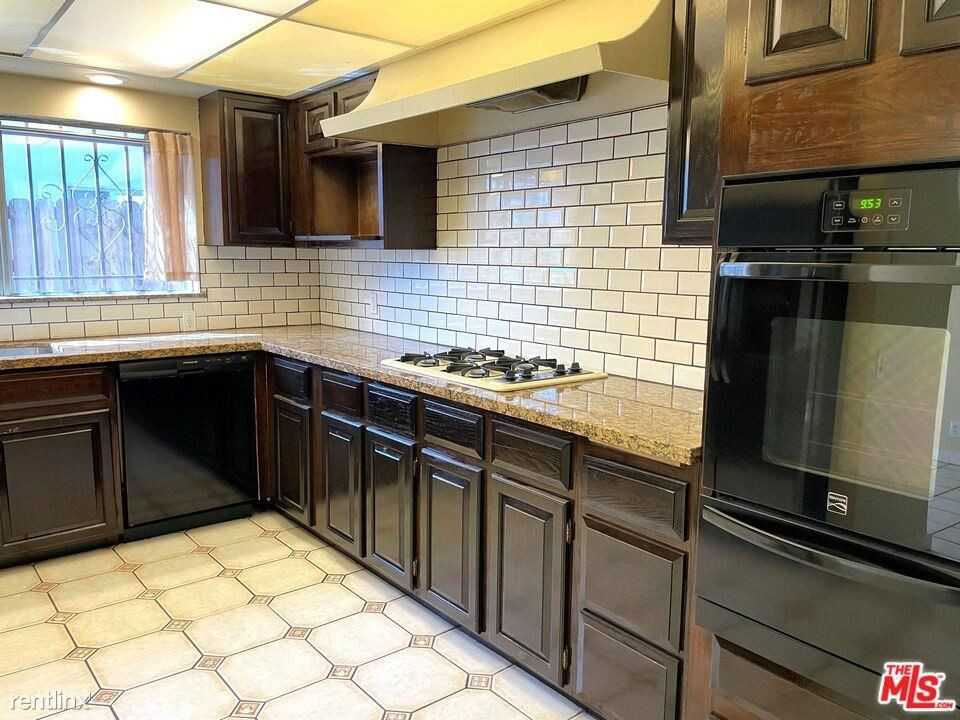 6228 Longridge Ave - Photo 2 of 10