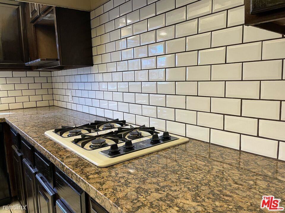 6228 Longridge Ave - Photo 3 of 10