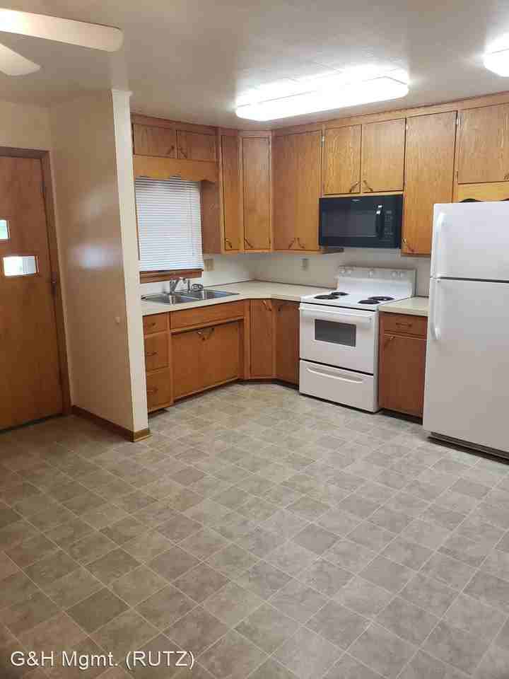 23 E Bloomer St - Photo 2 of 5