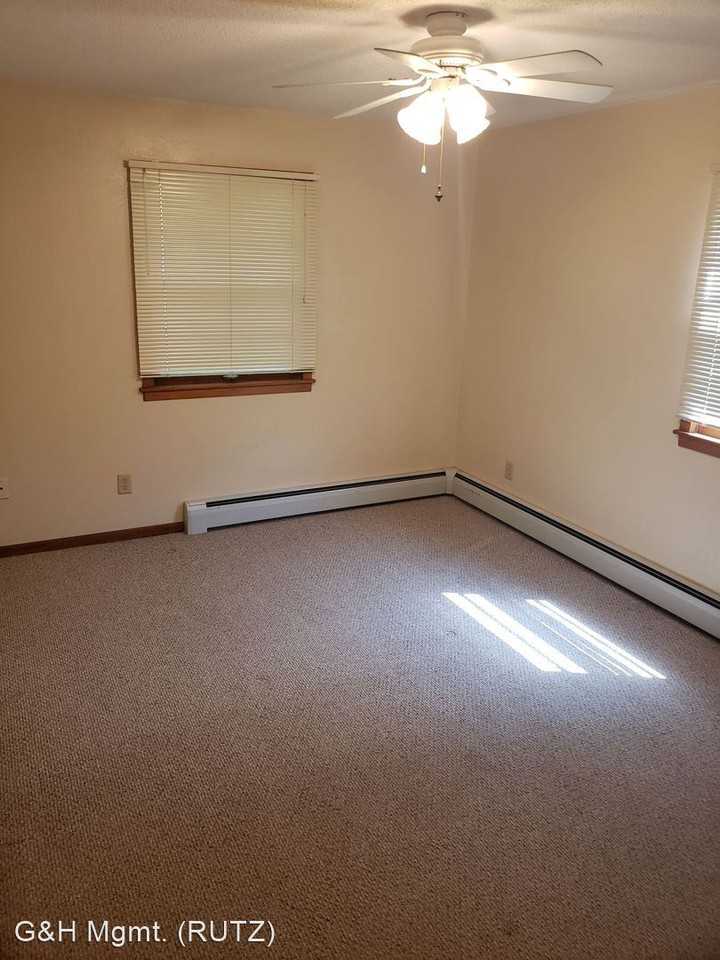 23 E Bloomer St - Photo 3 of 5