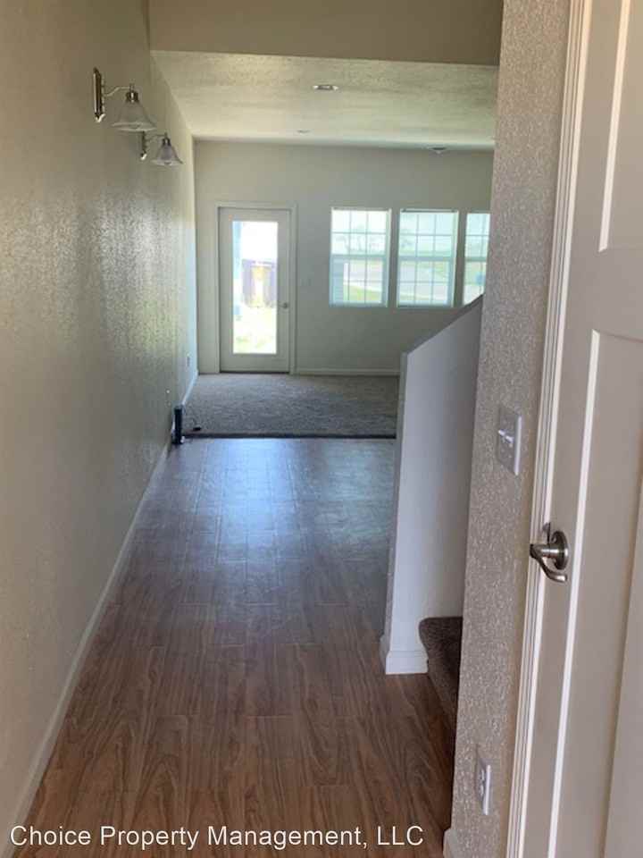 113-406 19th ave NW - Photo 2 of 40