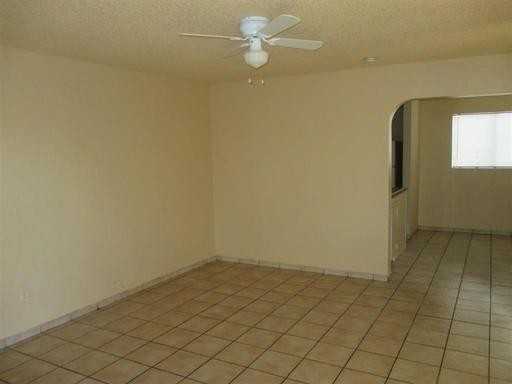 2740 W Lawrence Ln - Photo 3 of 18