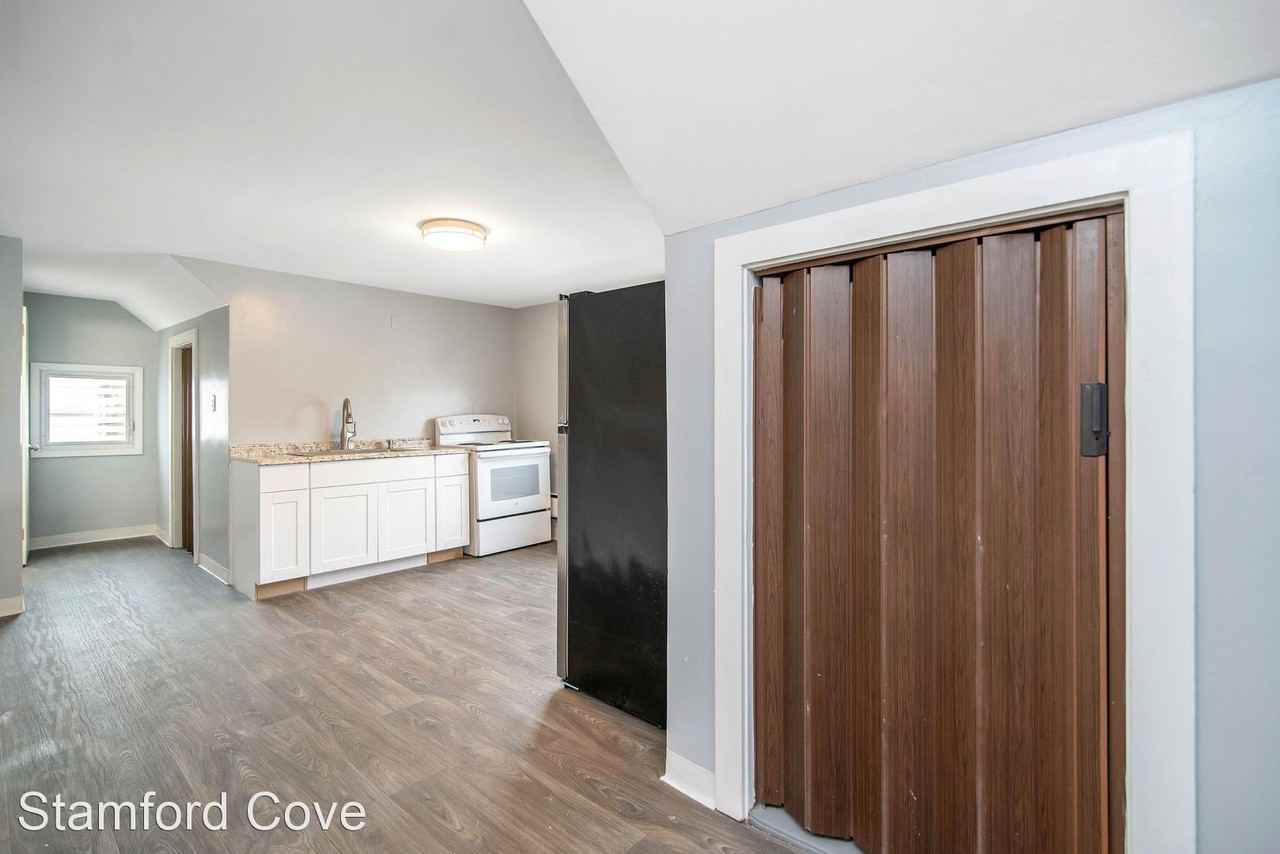 Stamford Cove - Photo 2 of 13