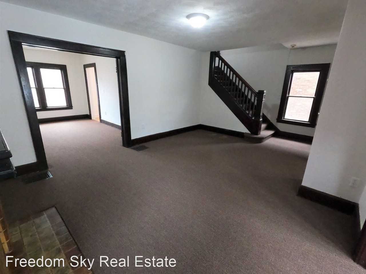 461 E 23rd St - Photo 2 of 28