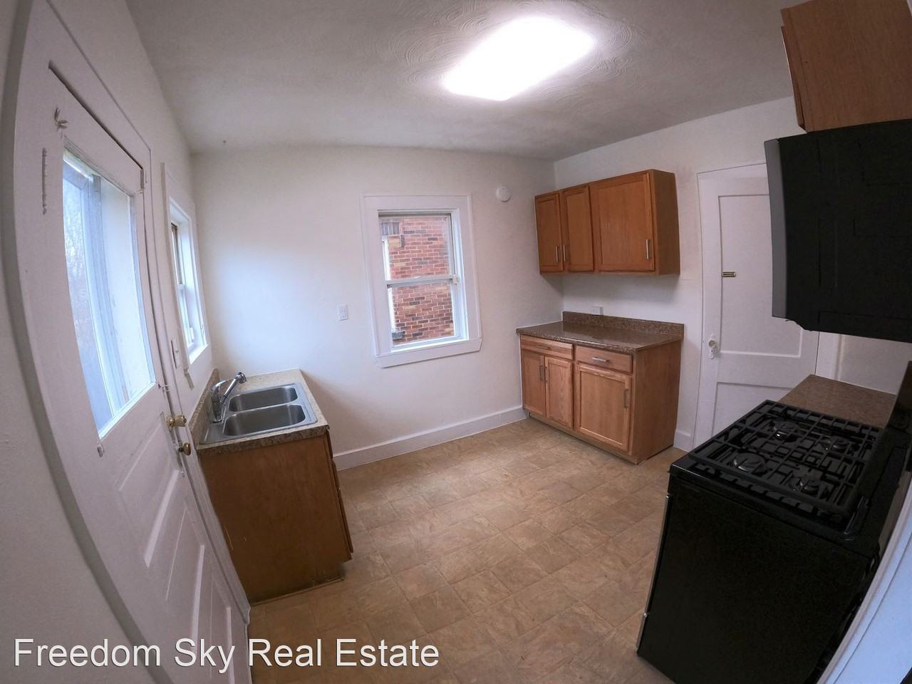 461 E 23rd St - Photo 3 of 28