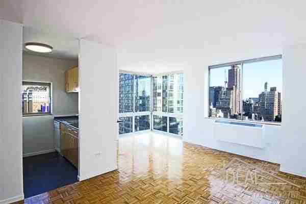 784 6th Ave 22C - Photo 2 of 6