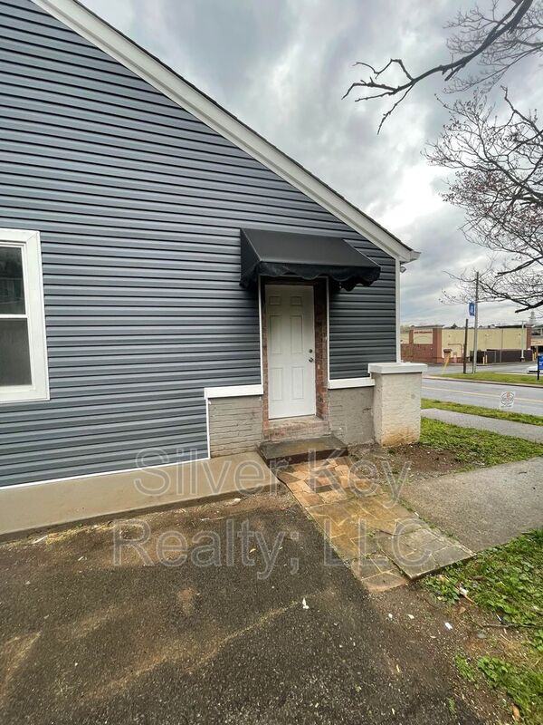 203 Green St #A - Photo 2 of 7