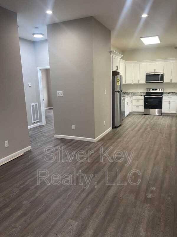 203 Green St #A - Photo 3 of 7