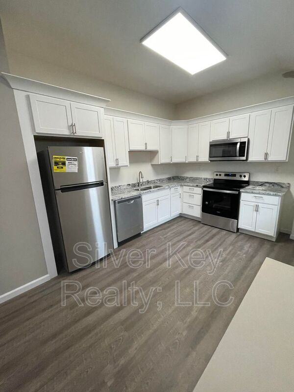 203 Green St #A - Photo 4 of 7