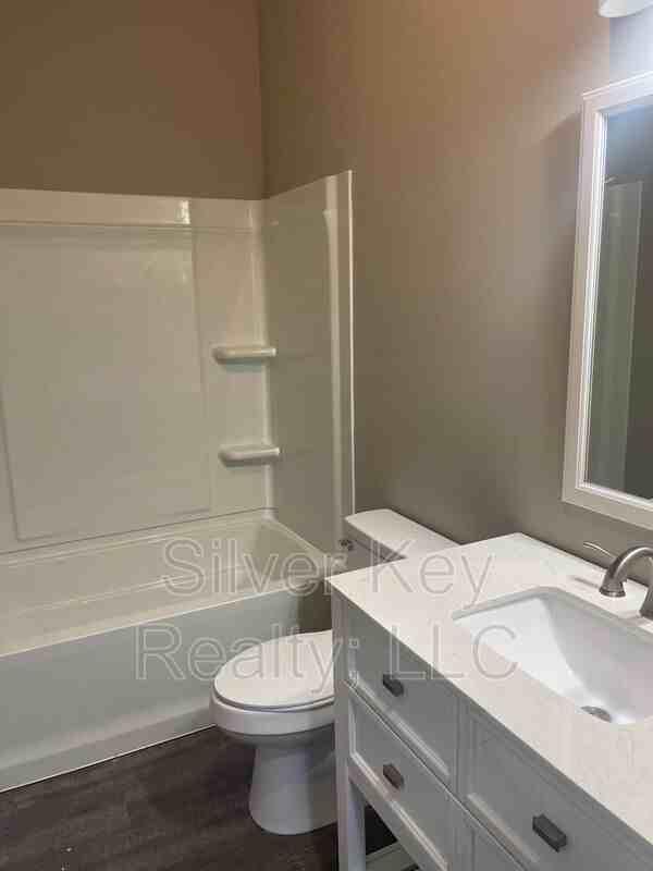 203 Green St #A - Photo 6 of 7