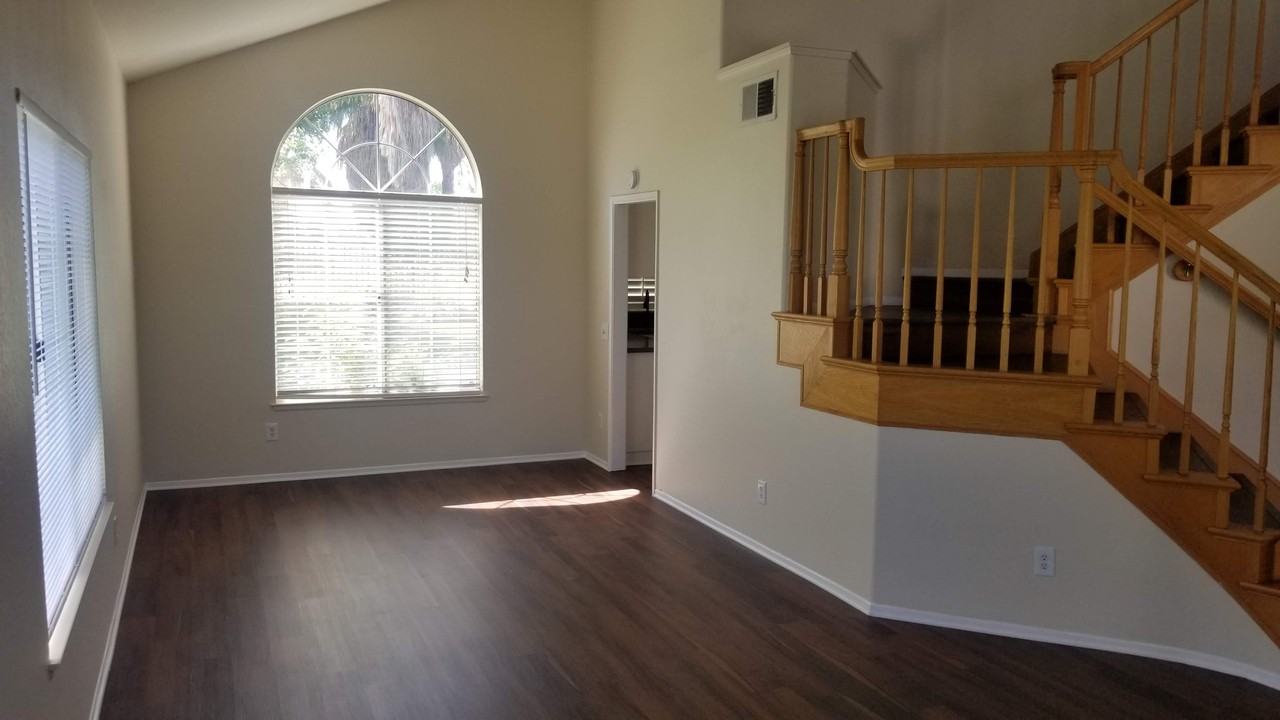 502 Athens St - Photo 3 of 17