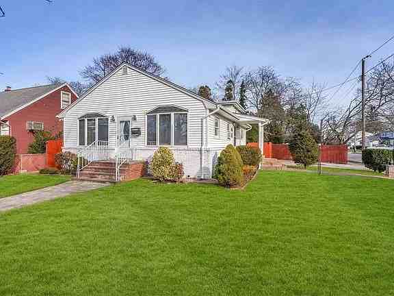 1147 Bellmore Rd - Photo 2 of 15