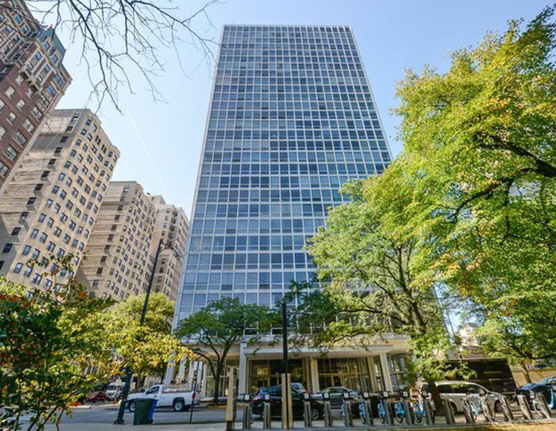 2400 North Lakeview Avenue #01017