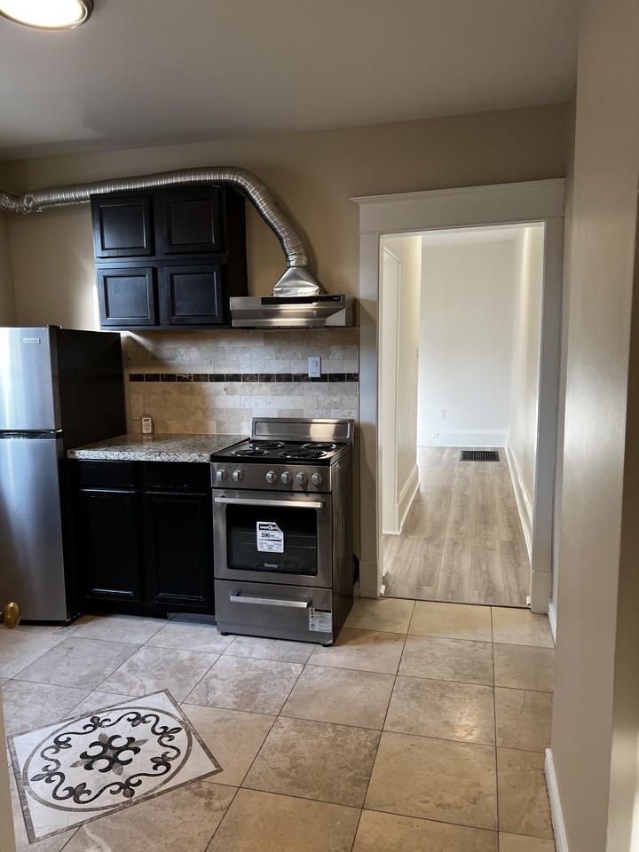 549 Jones Avenue #Main - Photo 3 of 15