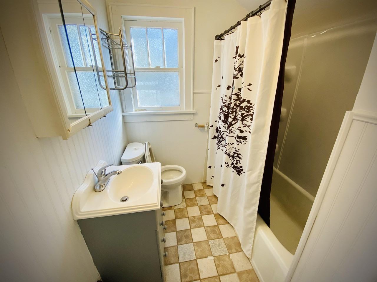 16 N Park Ave #A - Photo 3 of 4