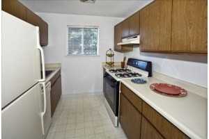 Briar Knoll Apts - Photo 3 of 9