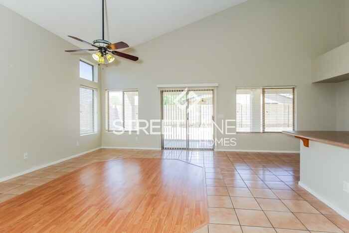 16016 N 158th Ct - Photo 3 of 15