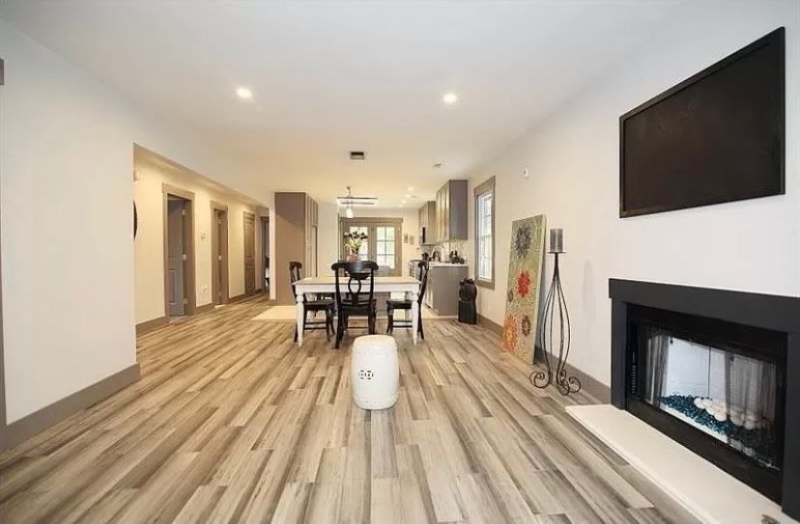 1587 New St Ne - Photo 2 of 15