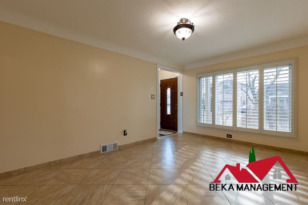 5296 Curtis St - Photo 3 of 21