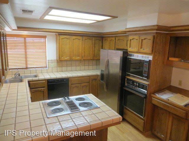 2272 N Westlawn Ave - Photo 3 of 31