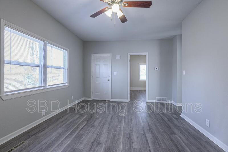 118 N Hawthorne Ave - Photo 2 of 9