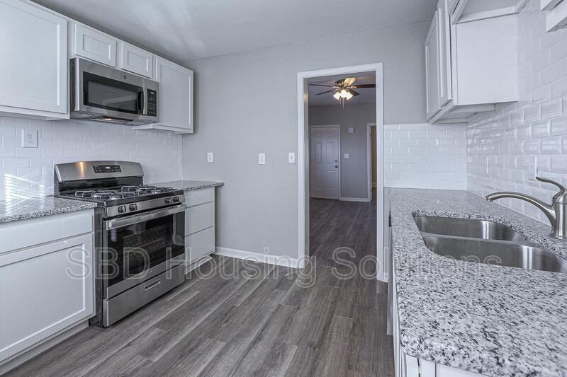 118 N Hawthorne Ave - Photo 3 of 9