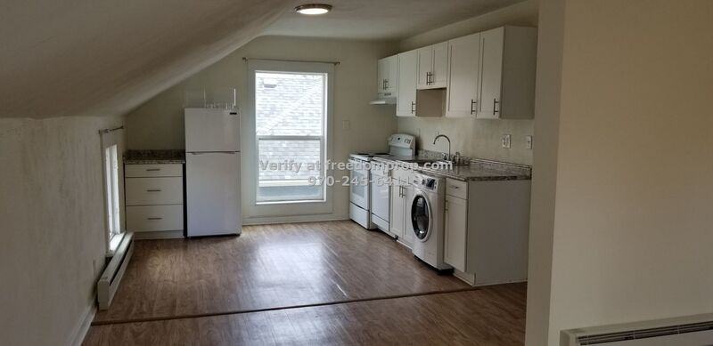 311 1/2 W First St - Photo 3 of 8